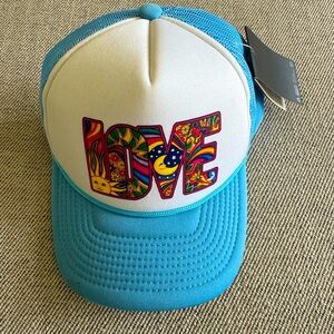 “Love” DECKY trucker cap